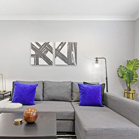 Sophisticated Studio Apartment With Modern Kitchen - Oakdale Od2 Rep Chicago Eksteriør billede
