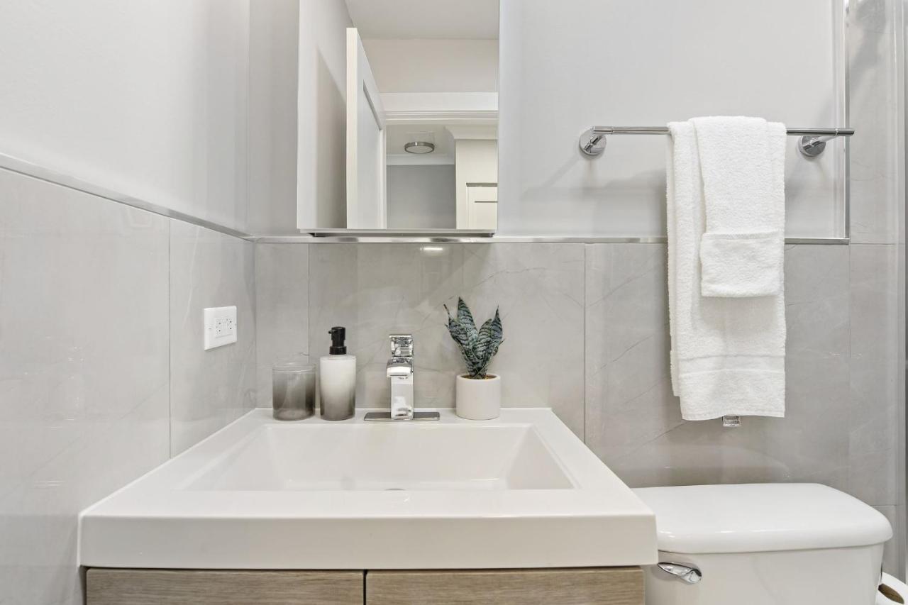 Sophisticated Studio Apartment With Modern Kitchen - Oakdale Od2 Rep Chicago Eksteriør billede