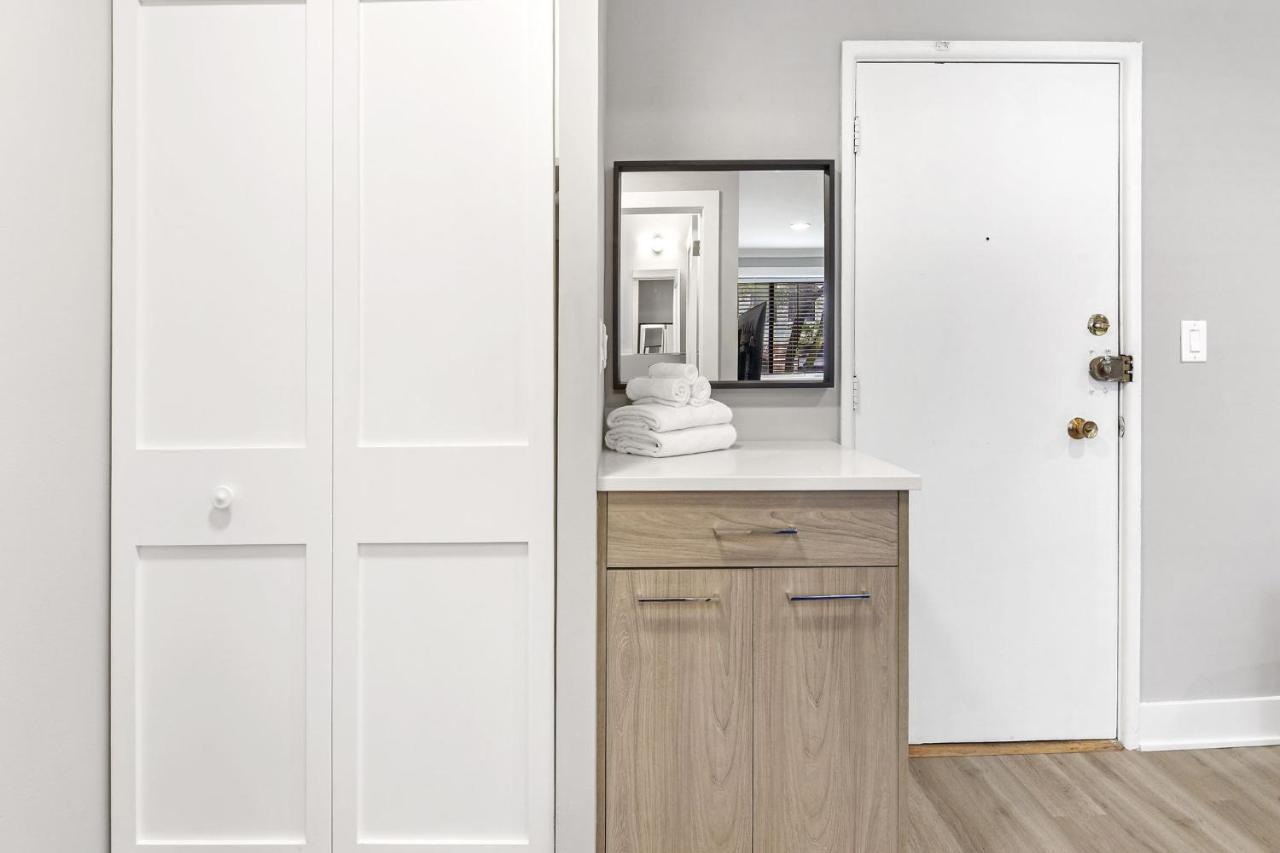 Sophisticated Studio Apartment With Modern Kitchen - Oakdale Od2 Rep Chicago Eksteriør billede